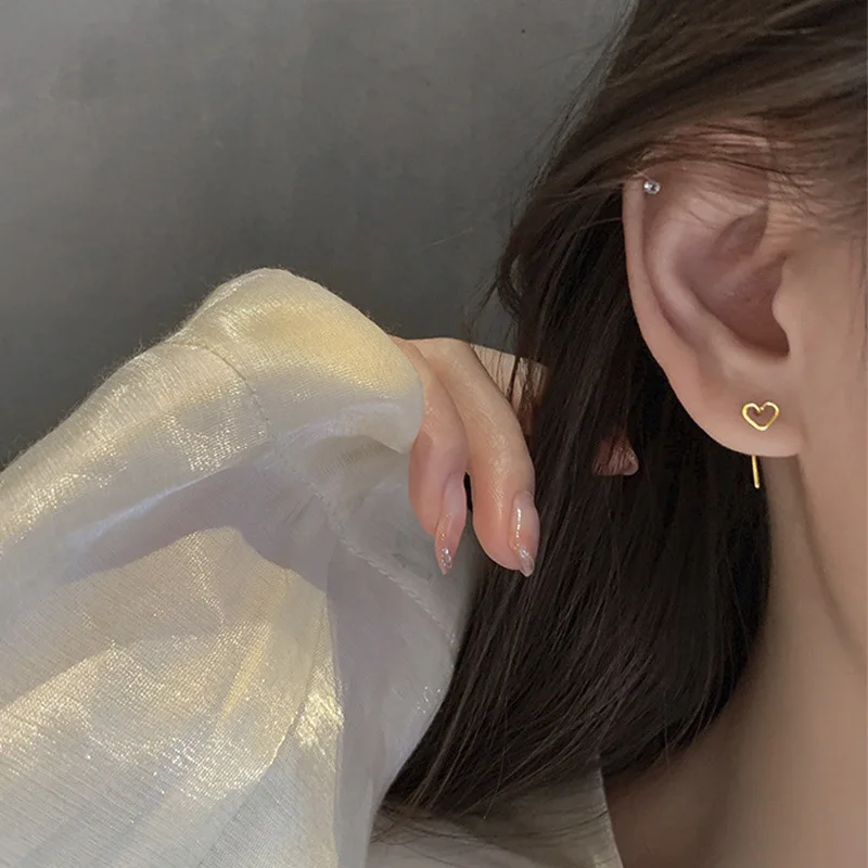 

Hollow Love Stud Earrings Women's Simple and Cold Style earings