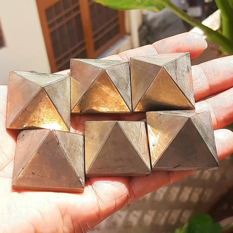 

Пирамида из пирита CrystalHola