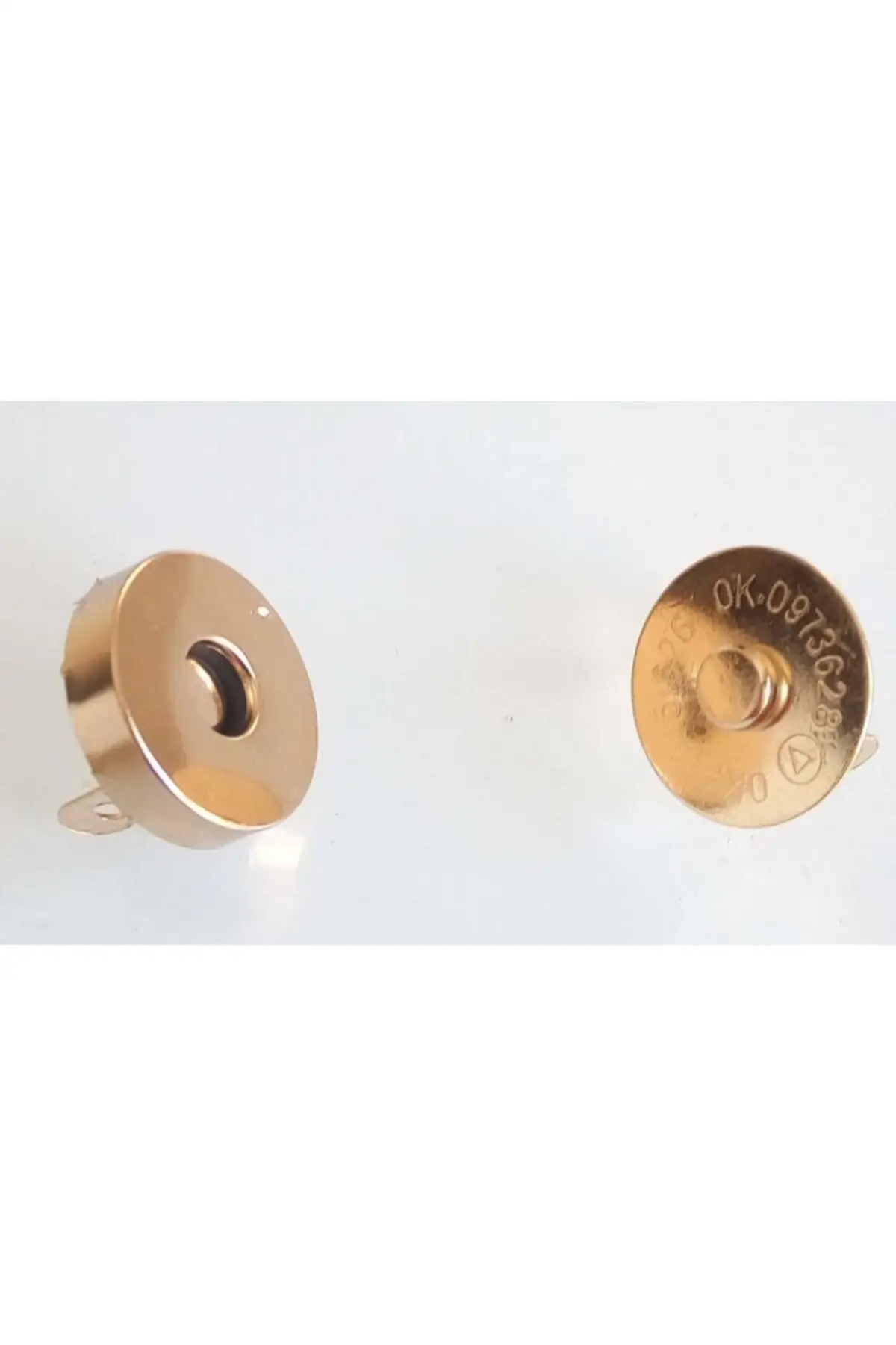 

Light Gold Magnet Snap