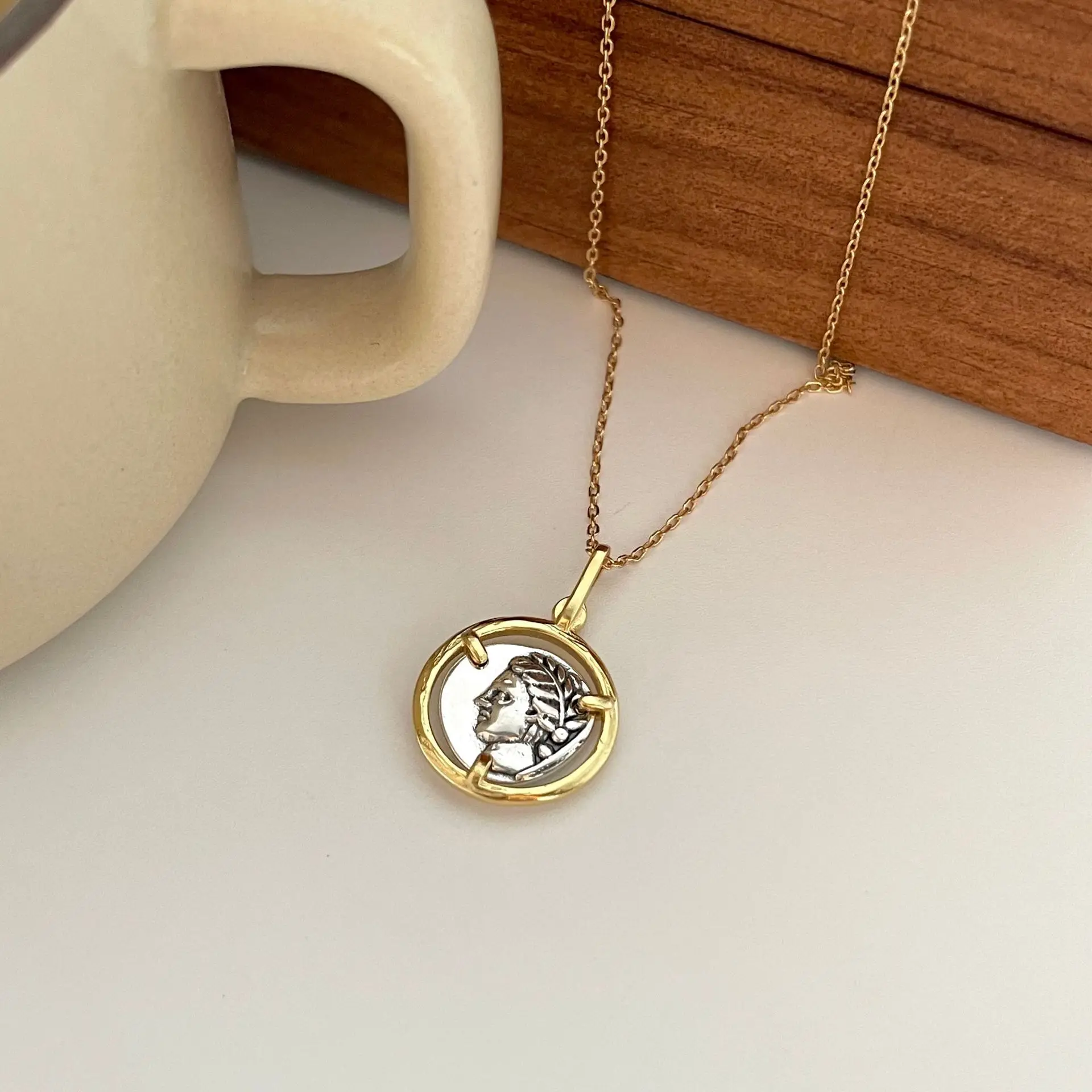 

Корейский дизайн ювелирных изделий Европейский стиль S925 Стерлинговое Серебро золотое ожерелье в ретро-стиле короткая цепочка на шею ожере...