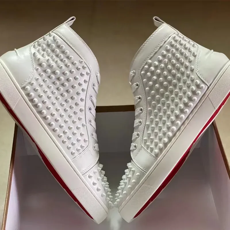 

2023 Высококачественная спортивная обувь с заклепками высокого качества, женская и мужская повседневная обувь с красной подошвой, дизайнерская спортивная обувь