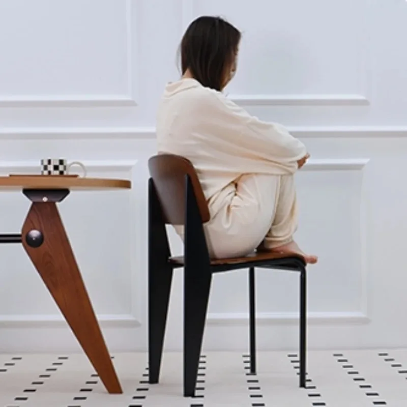 Обеденные стулья в скандинавском стиле со спинкой домашний простой стул