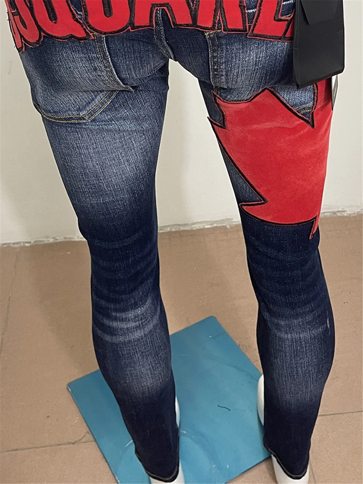 Spring/Summer 2023 new D2 jeans fashion men wash embroidered badge maple leaf fashion micro-bullet small straight tube dark