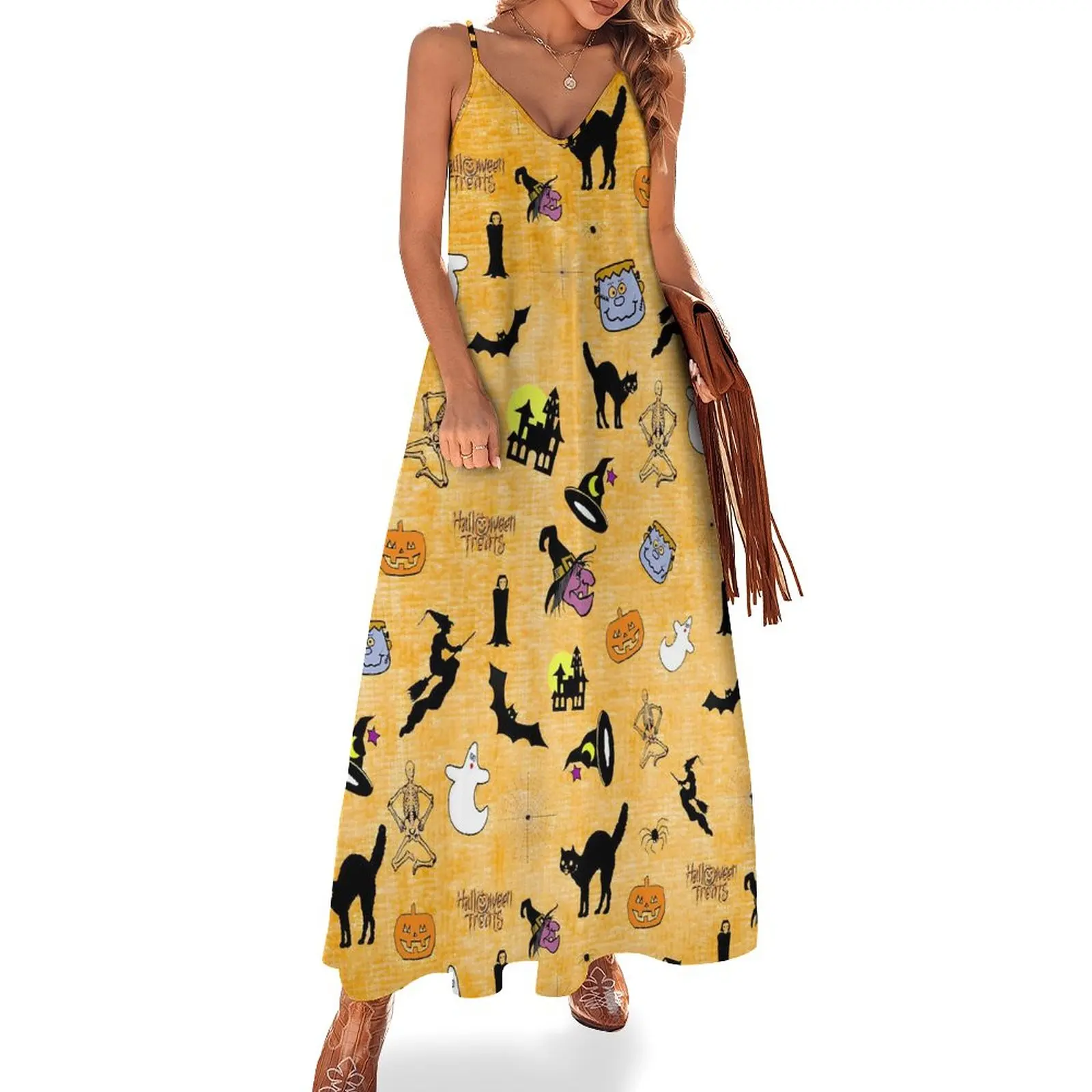 

Платье-макси на бретельках с V-образным вырезом