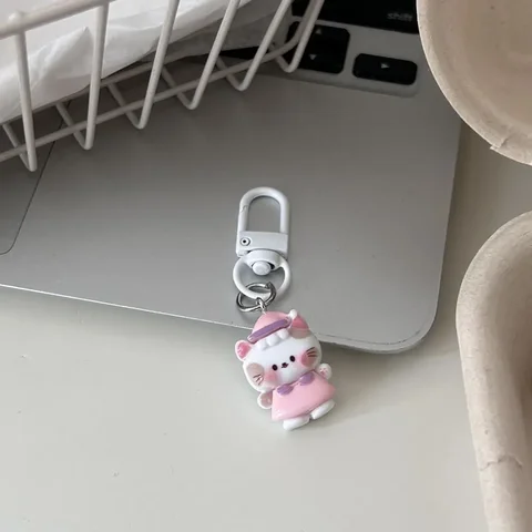 Брелок из смолы с животным