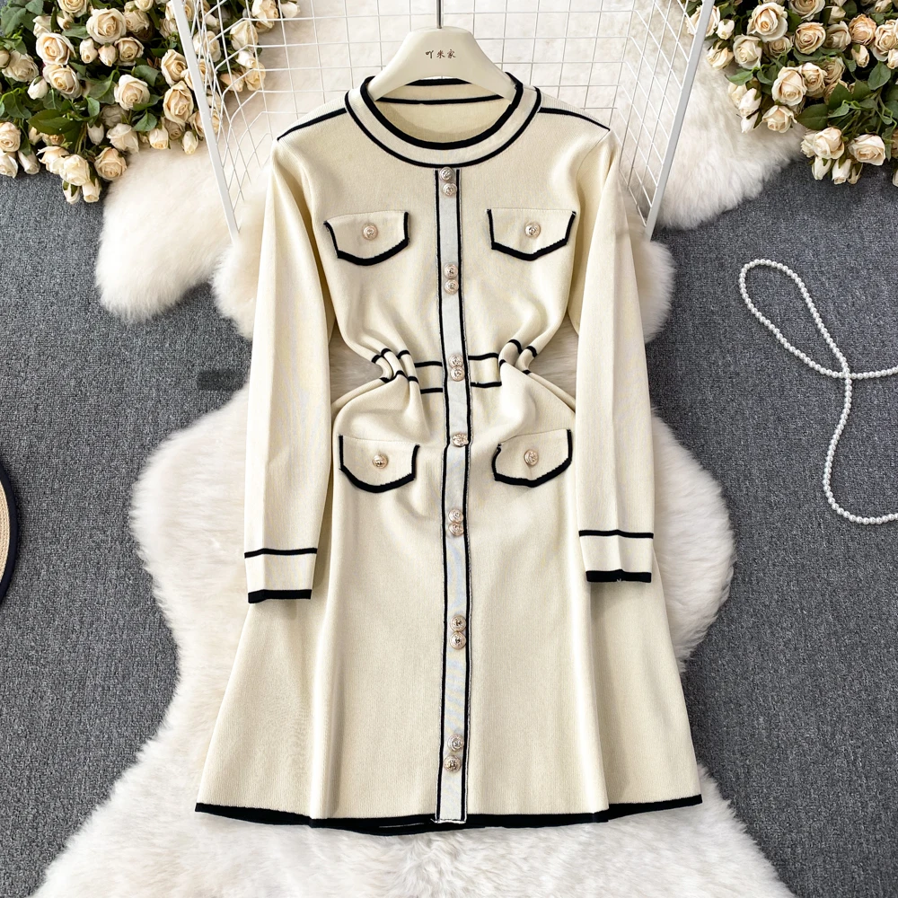 

Женское трикотажное платье с круглым вырезом, длинным рукавом и высокой талией