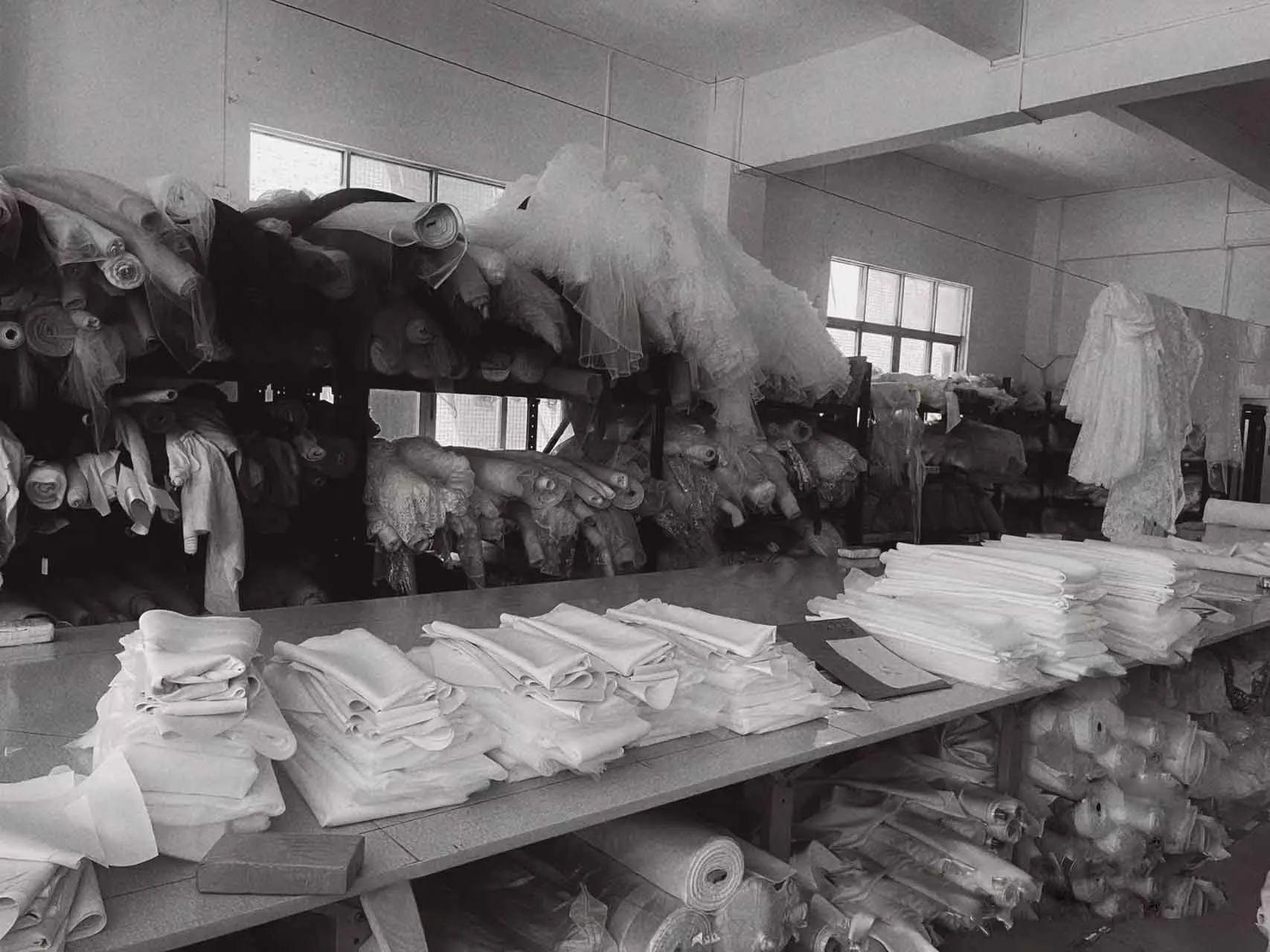 Женское свадебное платье It's yiiya белое кружевное с жемчугом на лето 2024