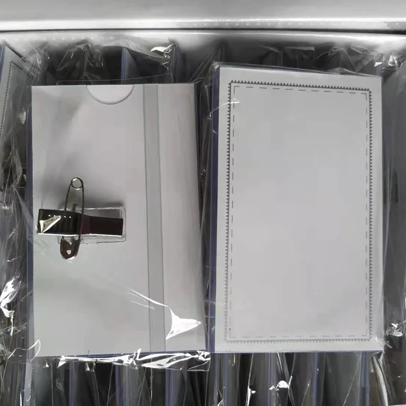 Tanie 50 Sztuk/partia Wysokiej Jakości Zagęścić Pcv Poziome Typ Odznaka Nazwa Z Pin I Metalowy Klip Przezroczysty School Office ID Posiadacza Karty