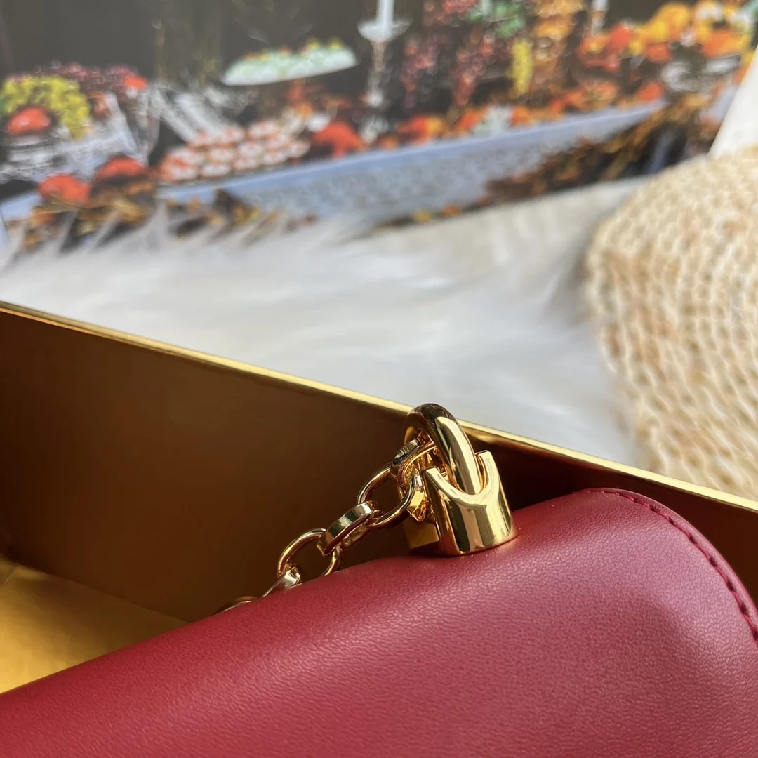 Классическая женская сумка Fиз натуральной воловьей кожи вместительная