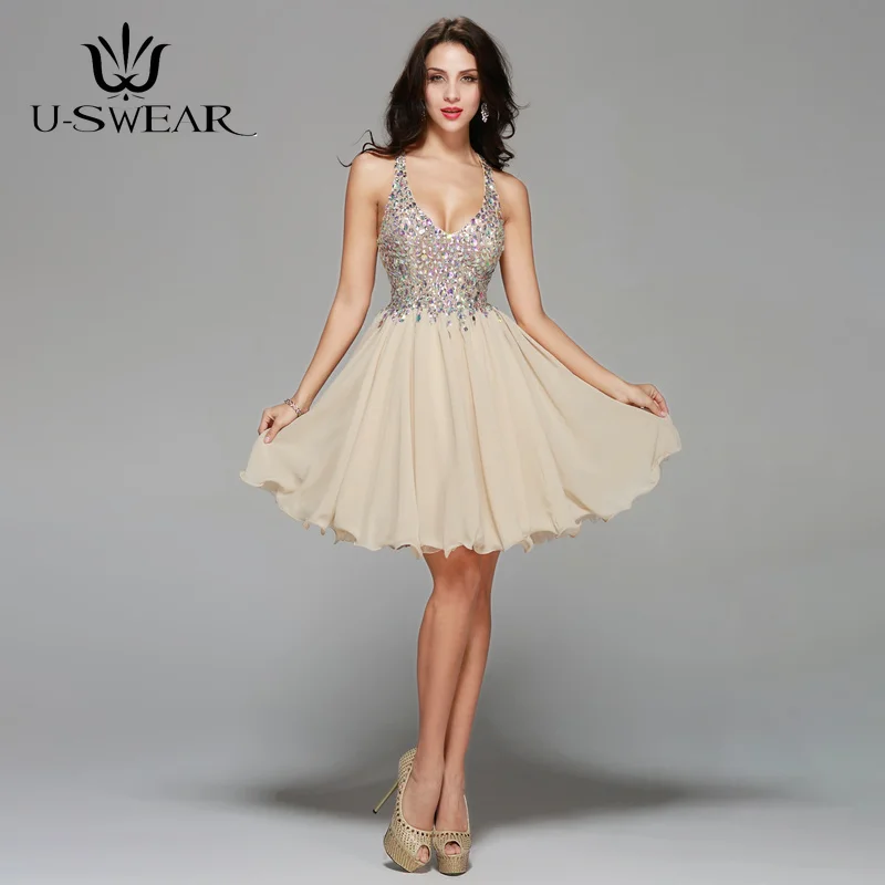 Вечернее платье цвета шампанского с глубоким V-образным вырезом без рукавов |