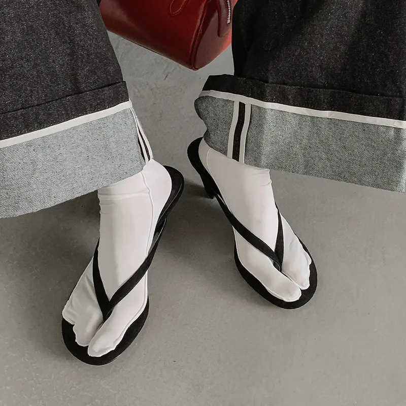 Шлепанцы из натуральной кожи на высоком каблуке в елочку высота конусного