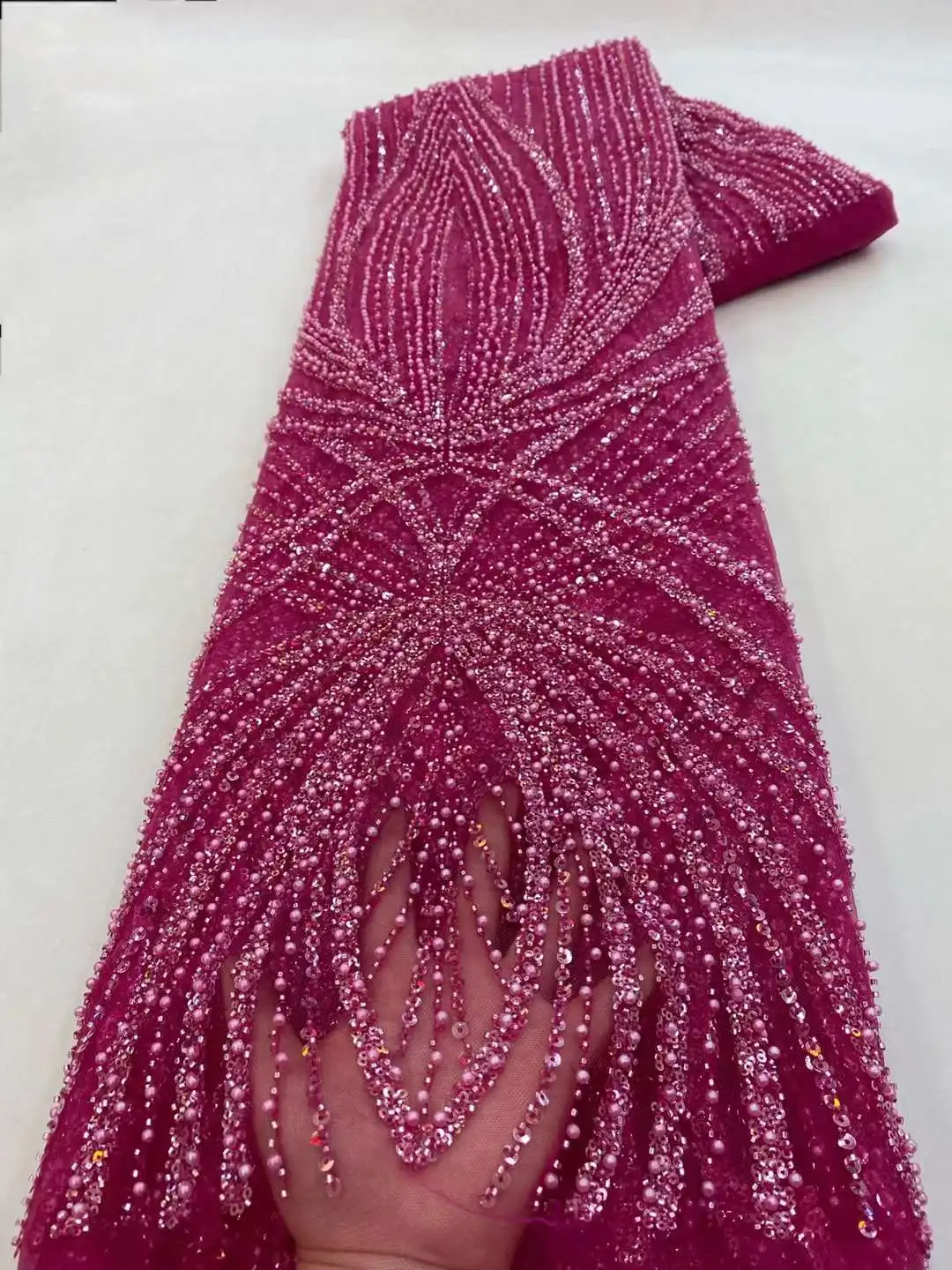 Рисунок 6 - Красивая африканская кружевная ткань с блестками