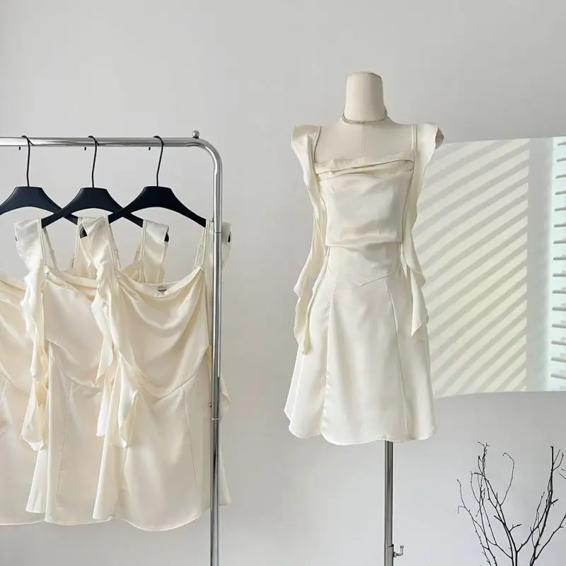 

Женское атласное платье Charlois, короткие юбки, корейское модное дизайнерское платье-комбинация, однотонное элегантное мини-платье без рукавов