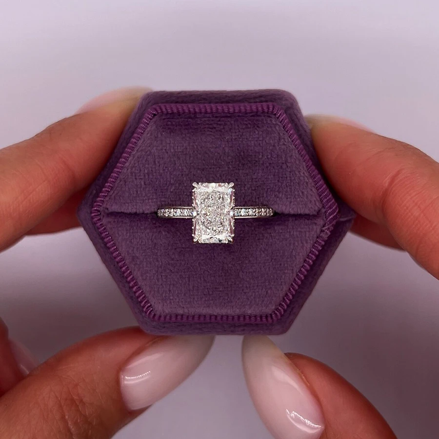 Рисунок 2 - Кольцо из белого золота с бриллиантами