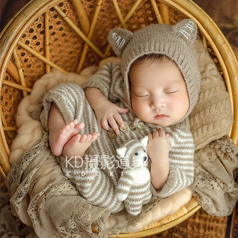 Enlarge Newborn Baby Photography Props Vintage Rattan Posing Crib Backdrop Knitted Blanket Side Table Fotografia Studio Photo Props