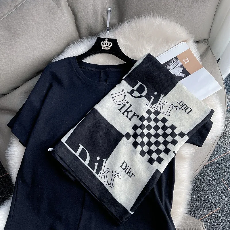 

2022 Korean spring and summer cotton linen women's printed scarf, with sunscreen shawl, tassel scarf and skin friendly scarf