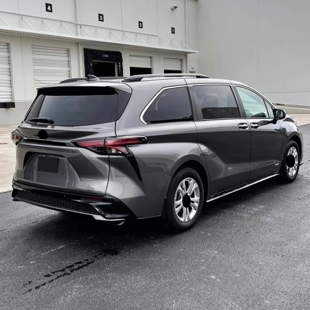 Toyota Sienna Front