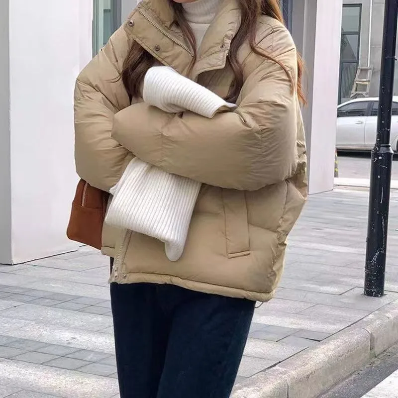

Короткая женская куртка, зимняя парка 2023, Корейская Свободная куртка с воротником-стойкой, Толстая теплая пуховая хлопковая куртка, женская верхняя одежда, подходящие ко всему Топы