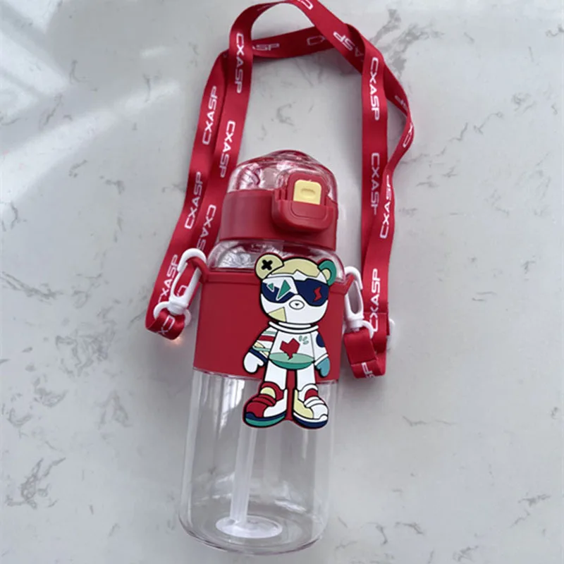 

600 мл Kawaii Bear с крышкой, соломенная детская бутылка для воды, портативная бутылка для воды для школы, путешествий, спорта, красная