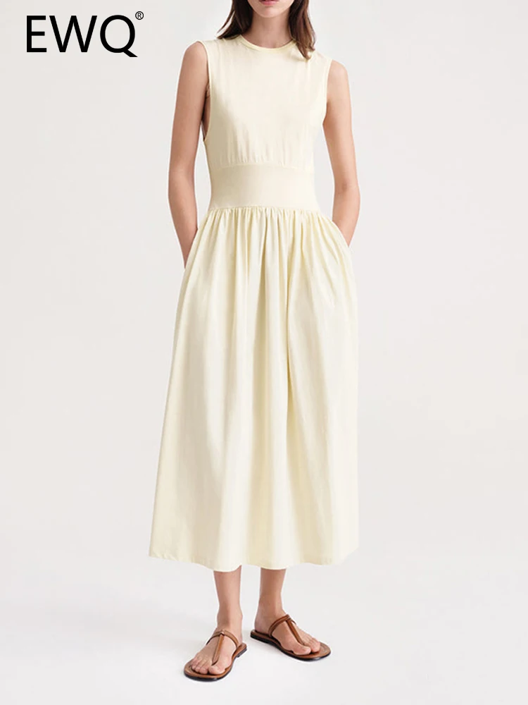 

Женское длинное платье без рукавов, с присборенной талией и круглым вырезом