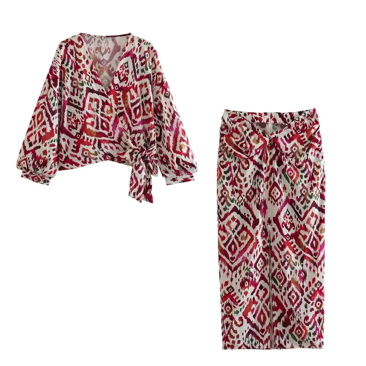 

Блузка с V-образным вырезом и прямая юбка, до середины икры