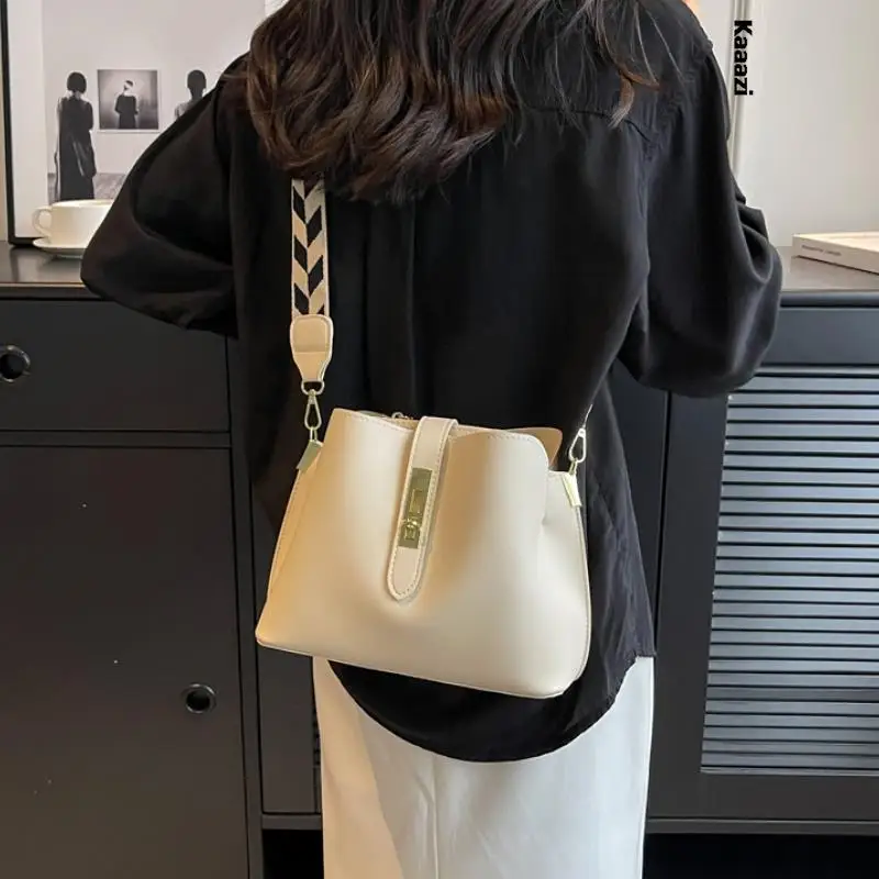 

New Handbags For Women 2023 Designer Luxury Crossbody Bags Wide And Long Shoulder Strap Pu Leather Trendy Shoulder Bag Casuals