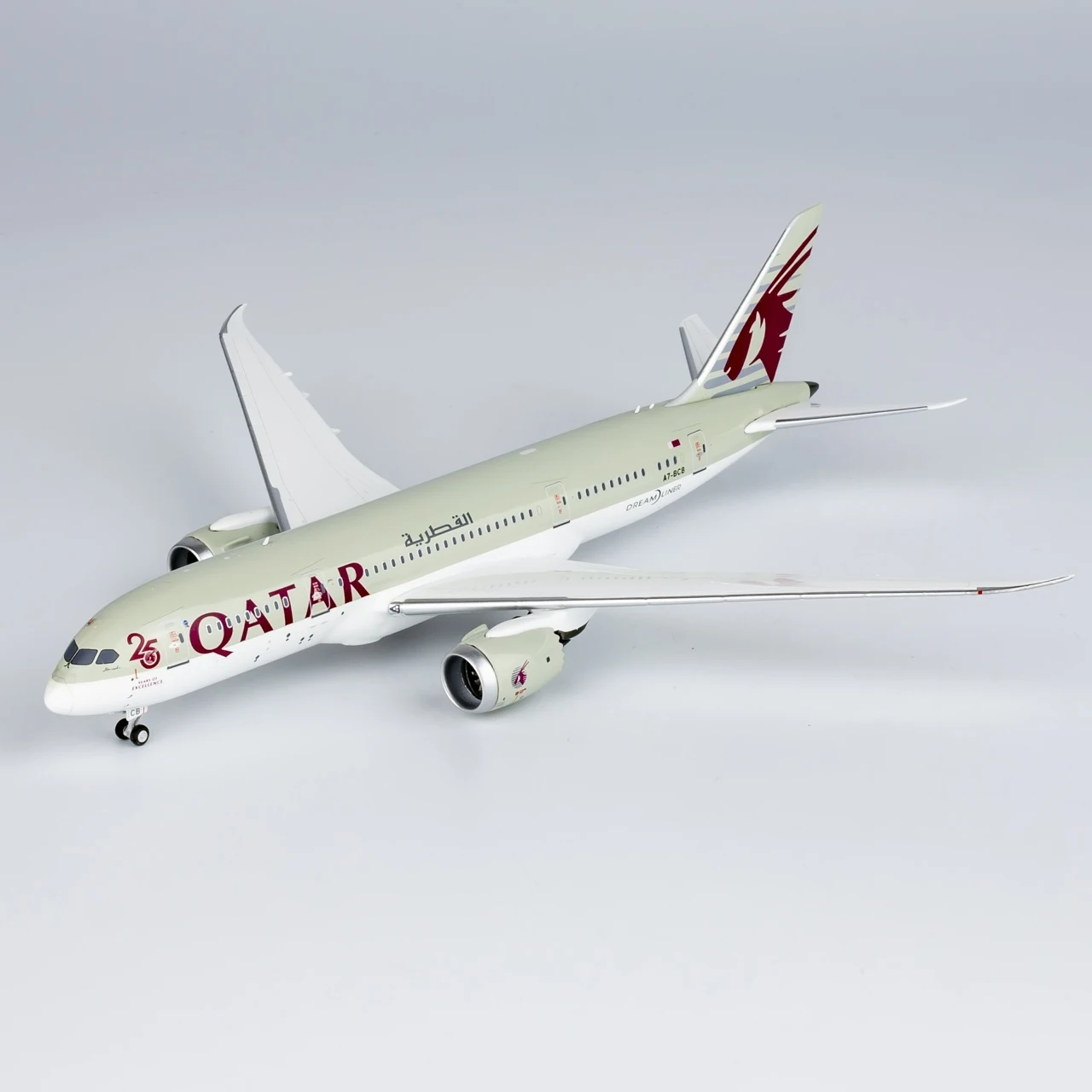 59011 Коллекционный самолет из сплава в подарок модель NG 1:400 Qatar Airways Dreamliner Boeing B787-8