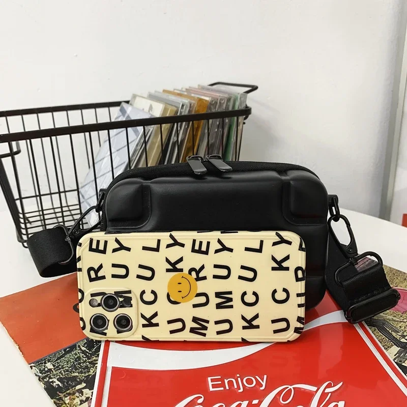 Рисунок 4 - Маленькая кожаная сумка через плечо