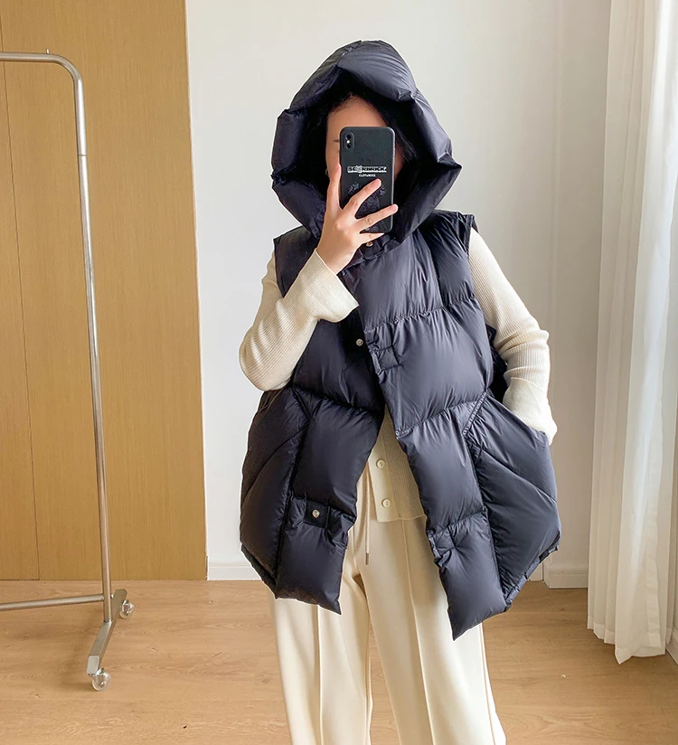 Vest Down Jacket Women Short Thick Loose Hooded White Duck Down European Fashion Bread Coat New Winter 2022