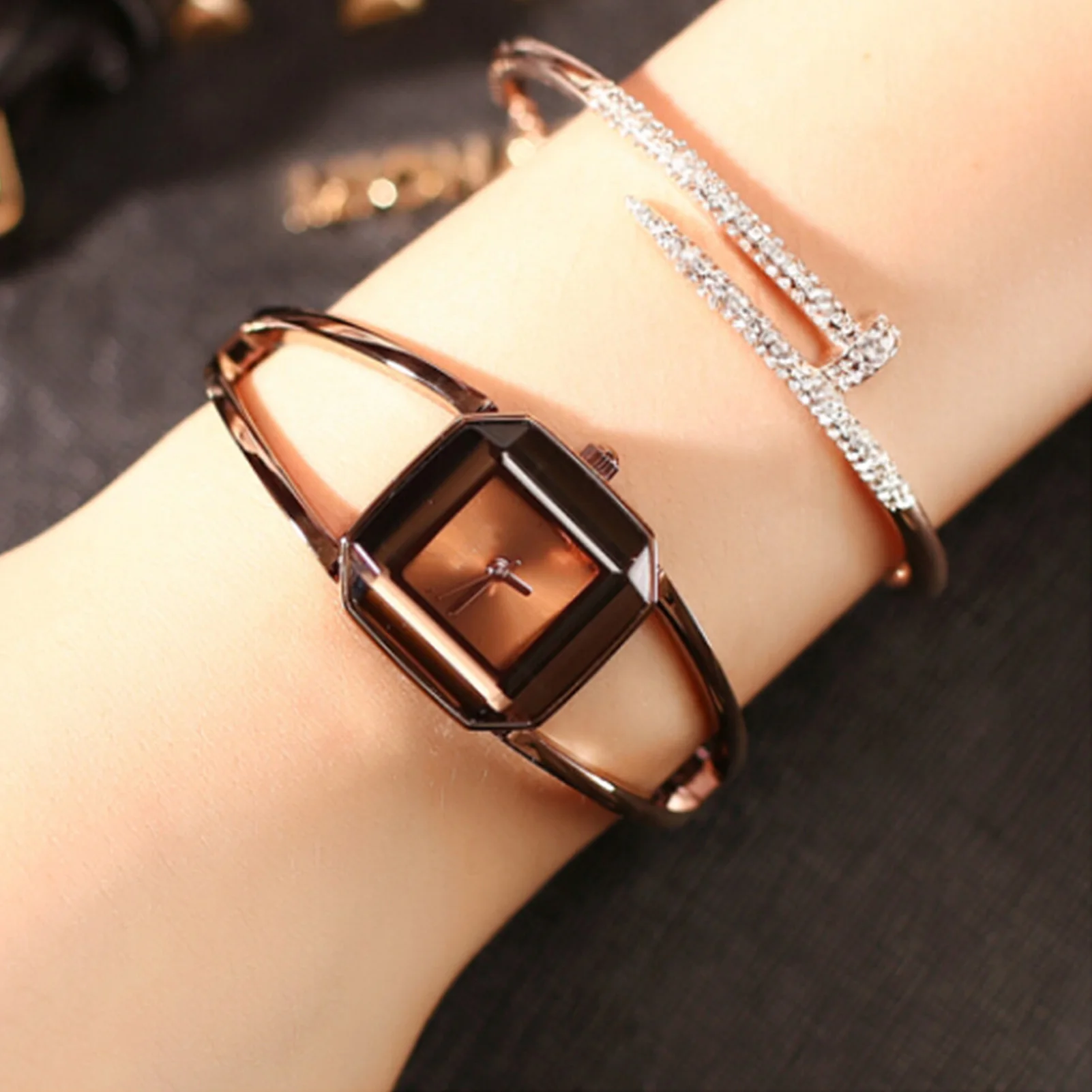 

Classic Women Watch Easy Reader Simple Square Quartz Watch with 7 Color for Outside Office Business Meeting H9