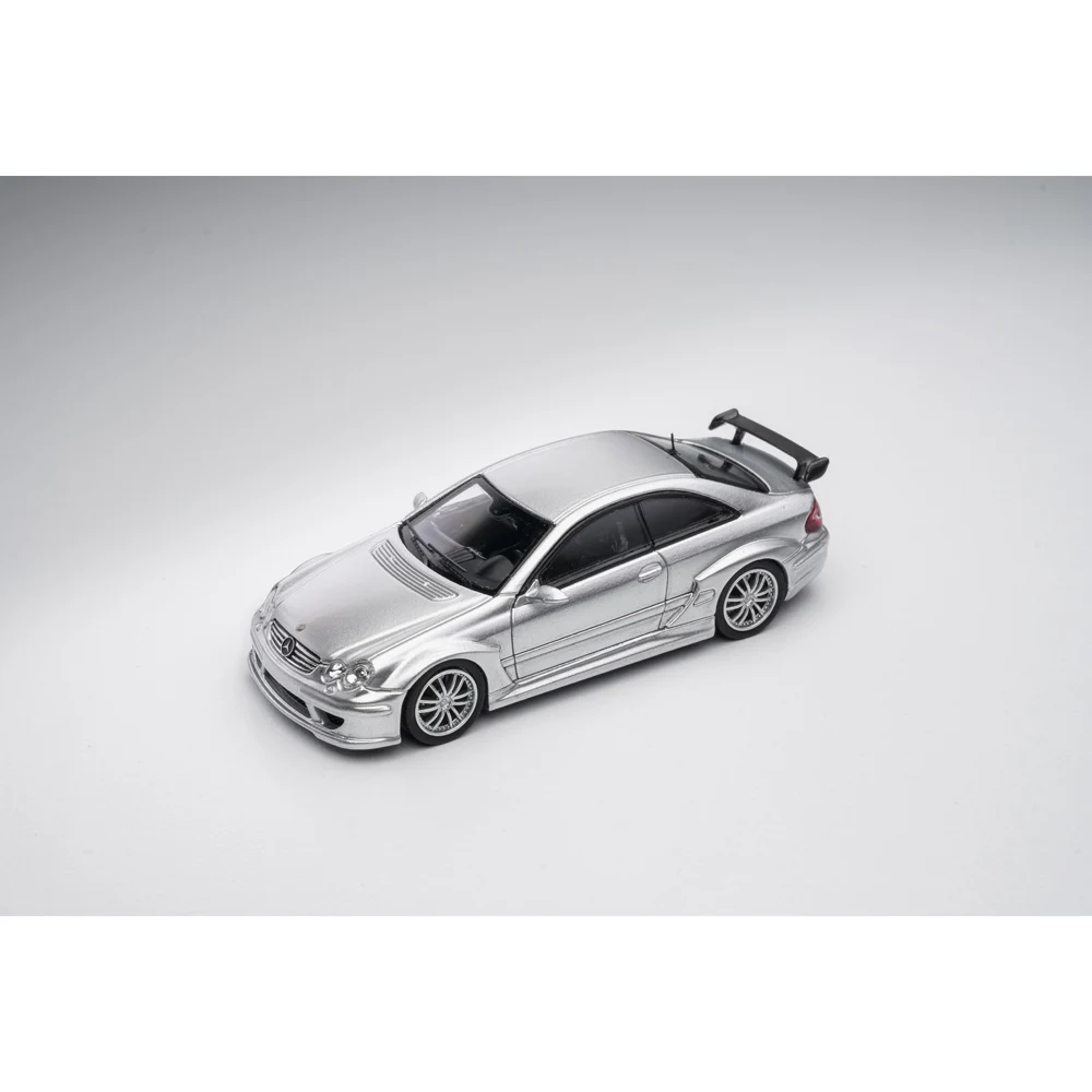 Коллекционная модель автомобиля Fine Model 164 CLK DTM AMG, белая, эмалированная, из литого сплава, с витриной, подарок для коллекционеров (art.: 3920dbd220646) - 3920dbd220646