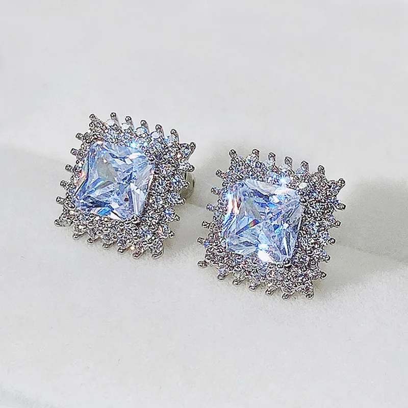 Великолепные квадратные серьги-гвоздики TOBILO с низким вырезом и АА фианитами