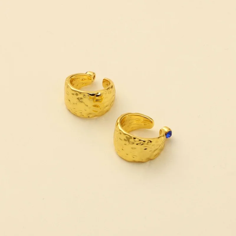 

Classic Euro Sand Gold Earrings Women's Brass Earrings Pleated Bump Earrings