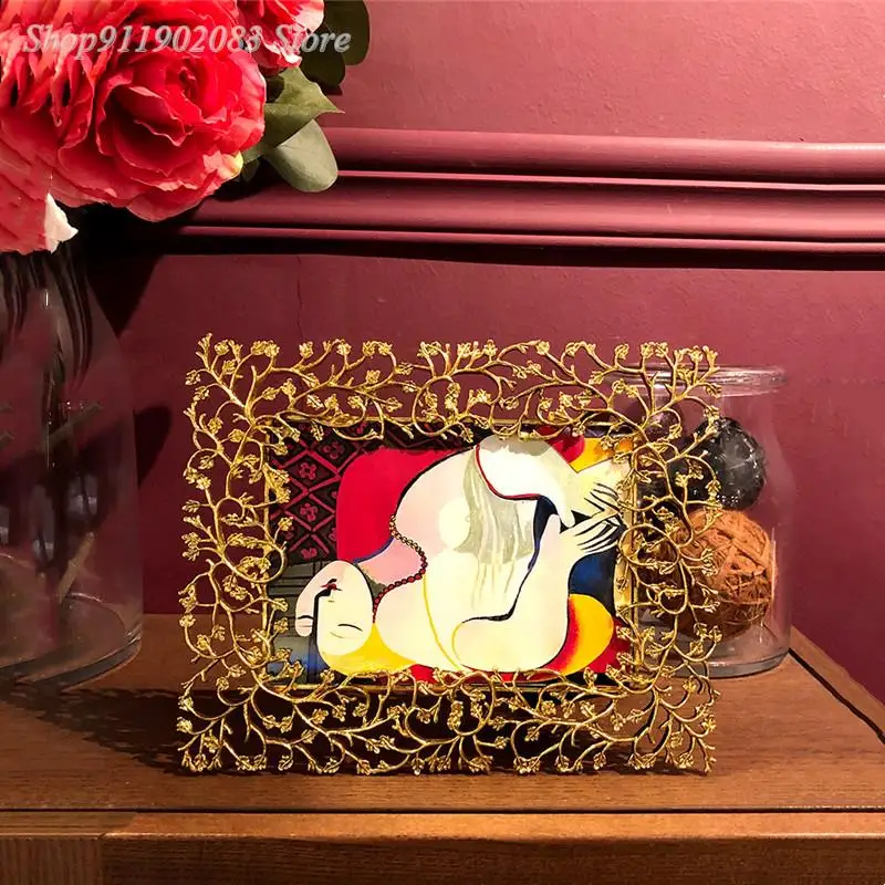 

Metal Photo Frame Hollow Out Golden Branches Vines Photo Show Desktop Storage Organization Ornaments Retro Home Decoration