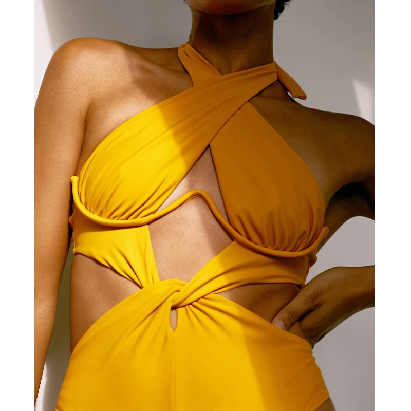 2023 однотонный желтый купальник с лямкой на шее женский сексуальный цельный