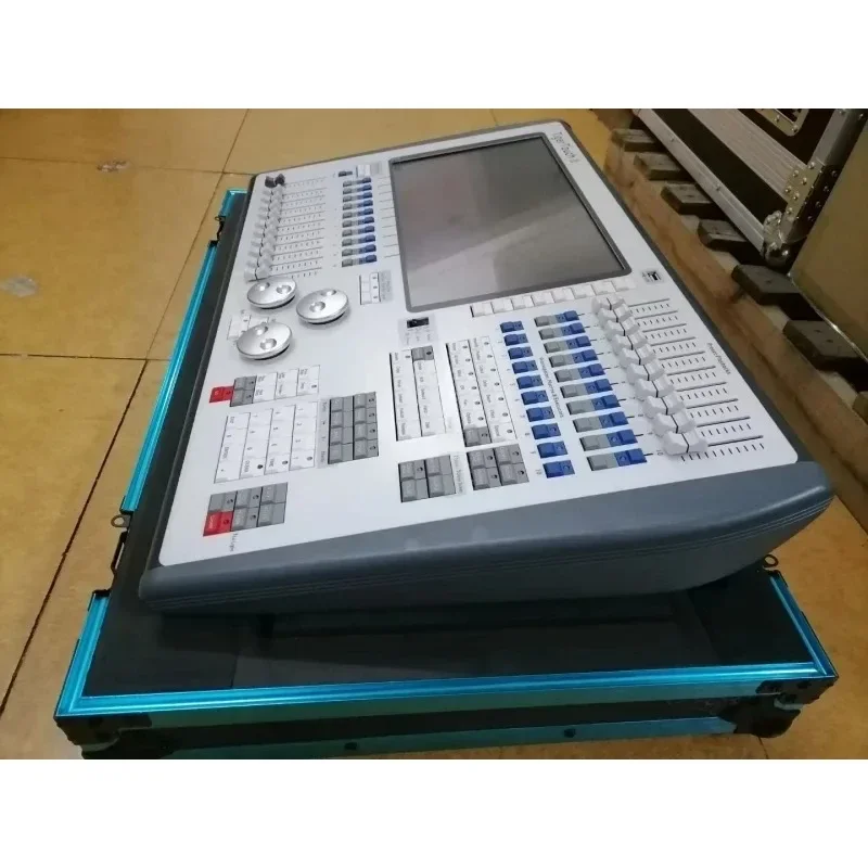 Фото Пульт управления освещением Tiger Touch II Titan DMX512 Avolites Professional с кейсом для транспортировки №2