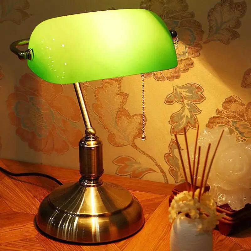 Классическая винтажная настольная лампа E27 с выключателем, зеленый стеклянный абажур с крышкой, Настольные светильники для спальни, кабине...