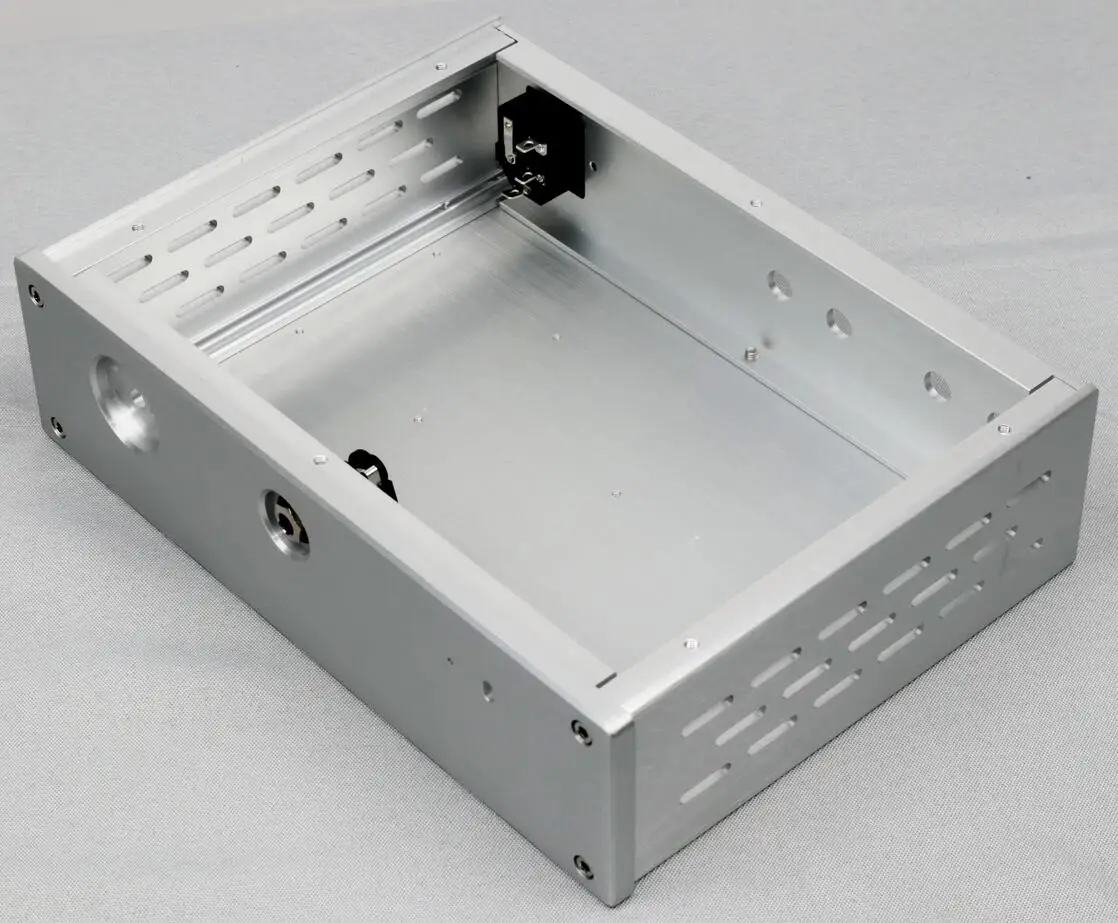 Усилитель для наушников из серебра 2607 пробы и алюминиевого сплава