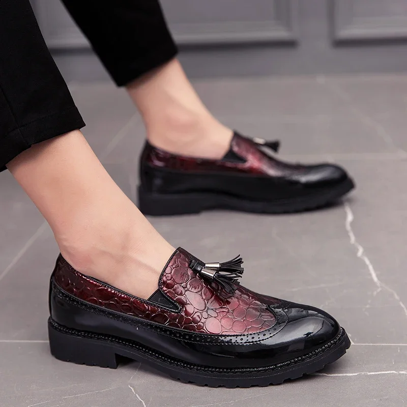 

Мужские кожаные туфли на массивном каблуке, с острым носком