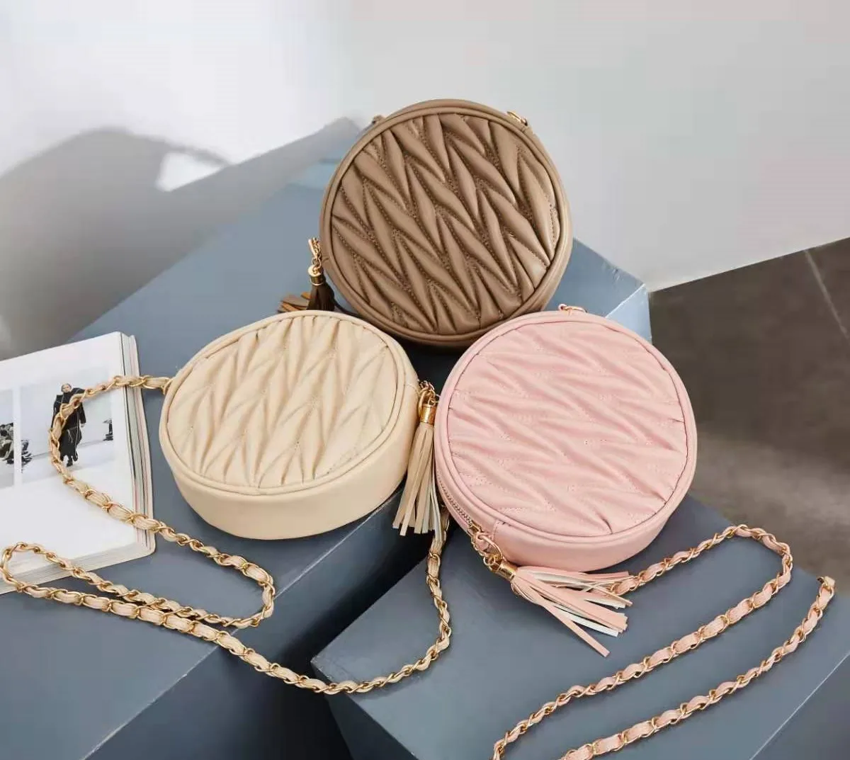 

2022 new fashion casual chain bag embroidery thread messenger bag tassel one-shoulder women's bag