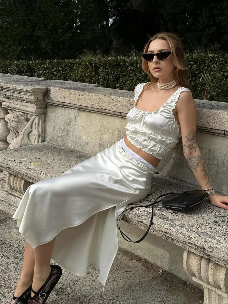 Женский приталенный топ с открытой спиной и атласная текстурированная юбка