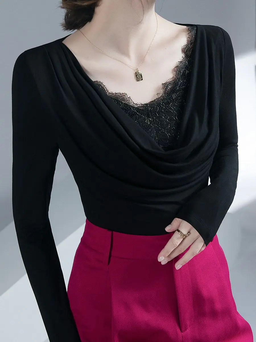 

Женская кружевная водолазка с V-образным вырезом