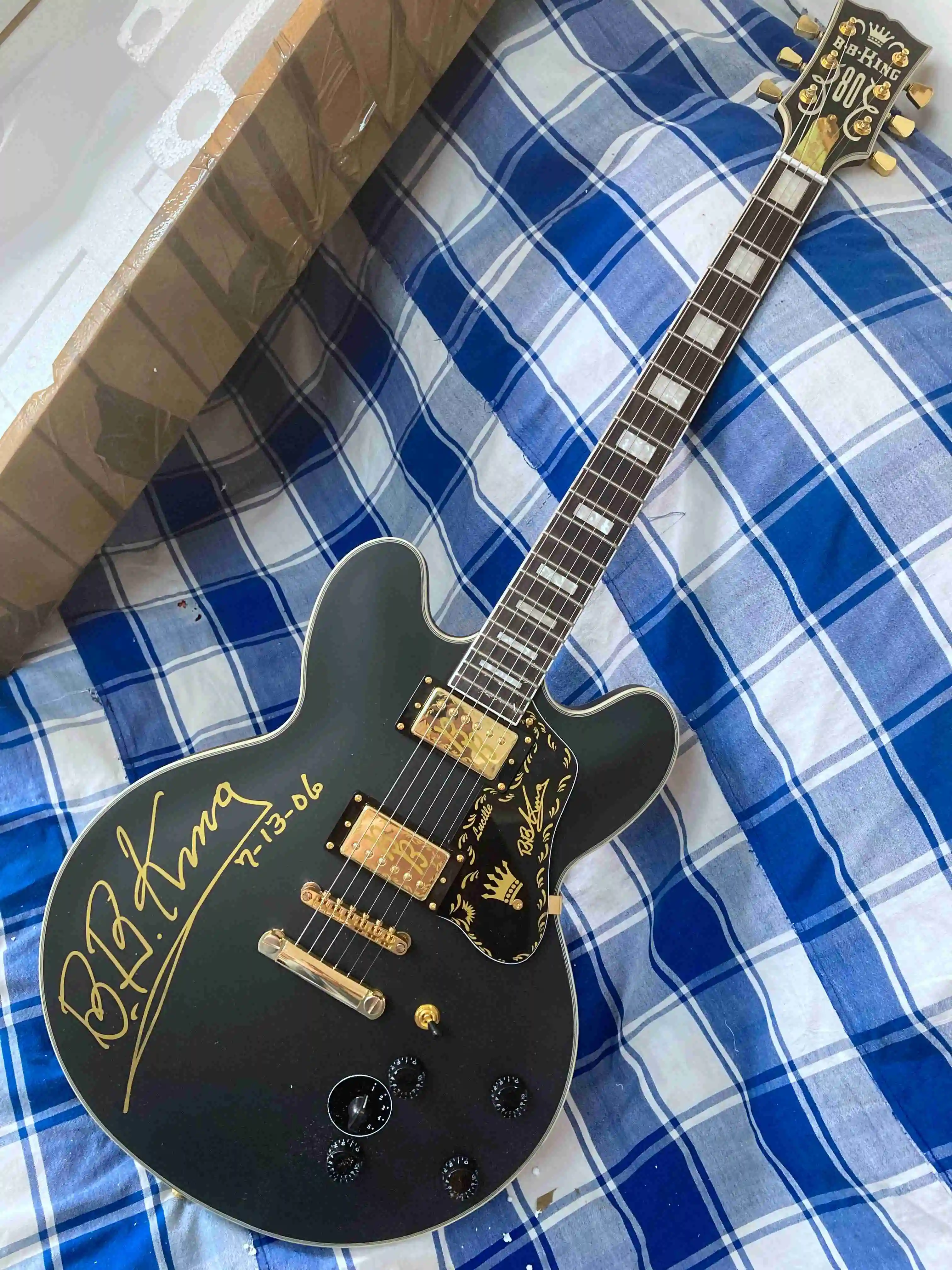 Оптовая продажа 5-скоростная электрическая гитара B.B.King с плоским покрытием и