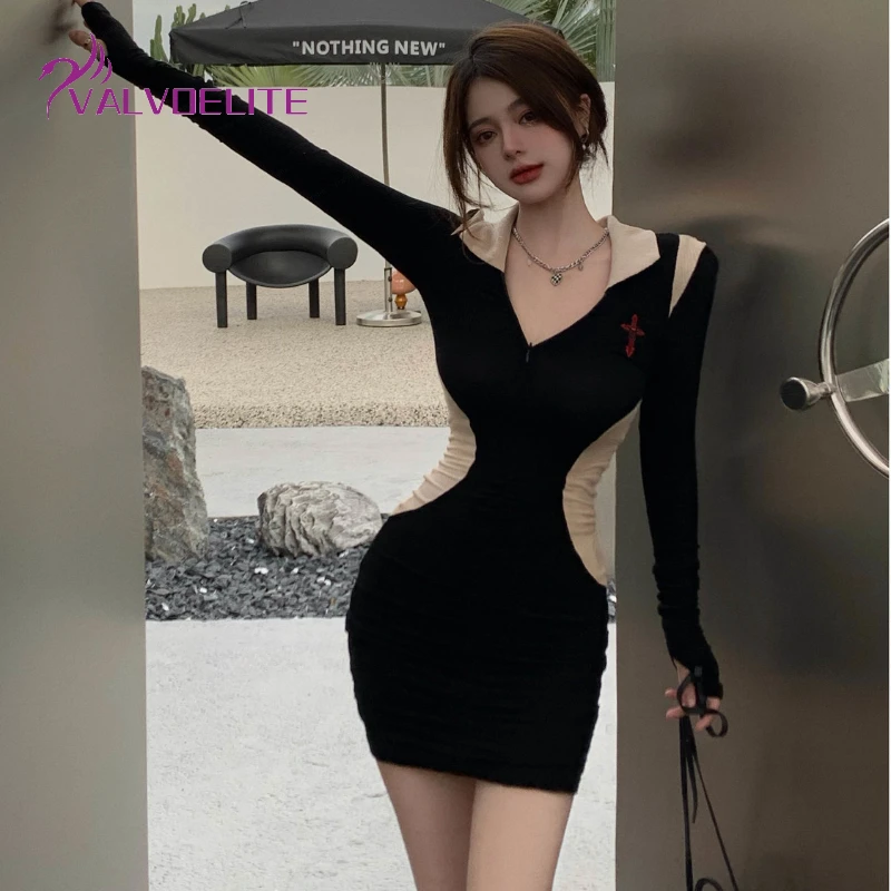 

2022 Autumn and Winter New Woman Knitted Stitching Dress Shows Thin and Tight Temperament Slim Fit V-neck Hip Tight Black Skirt