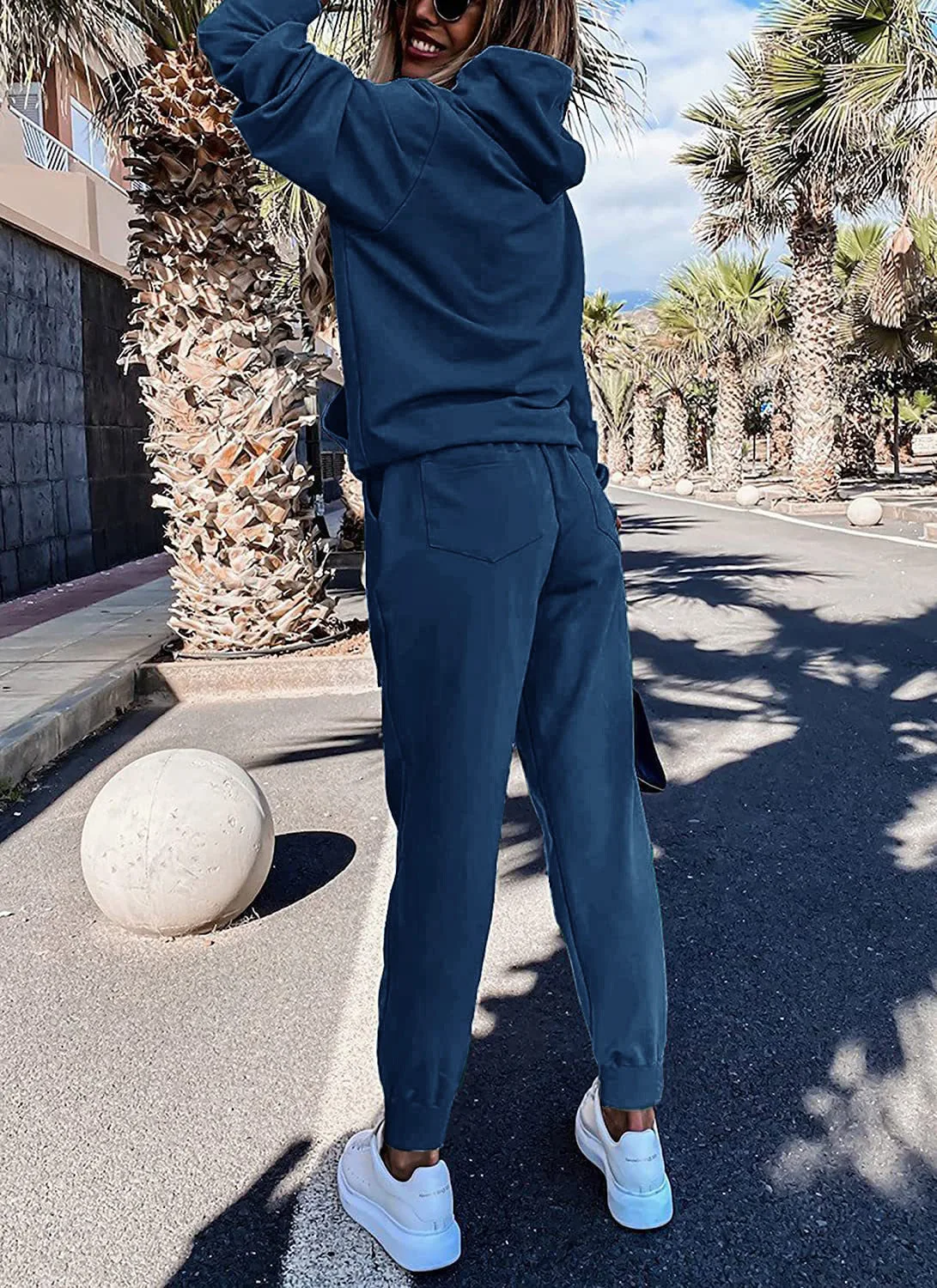 Рисунок 2 - Женский спортивный костюм с длинным