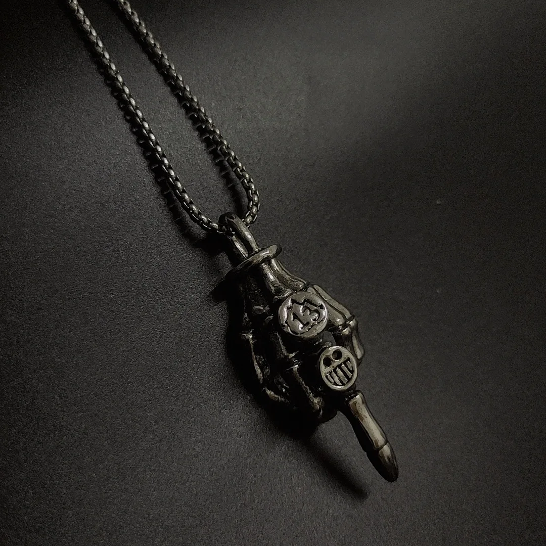 

New Trendy Exaggerated Punk Retro Hip Hop Personality Style Vertical Middle Finger Skull Pendant Temperament All-match Chain