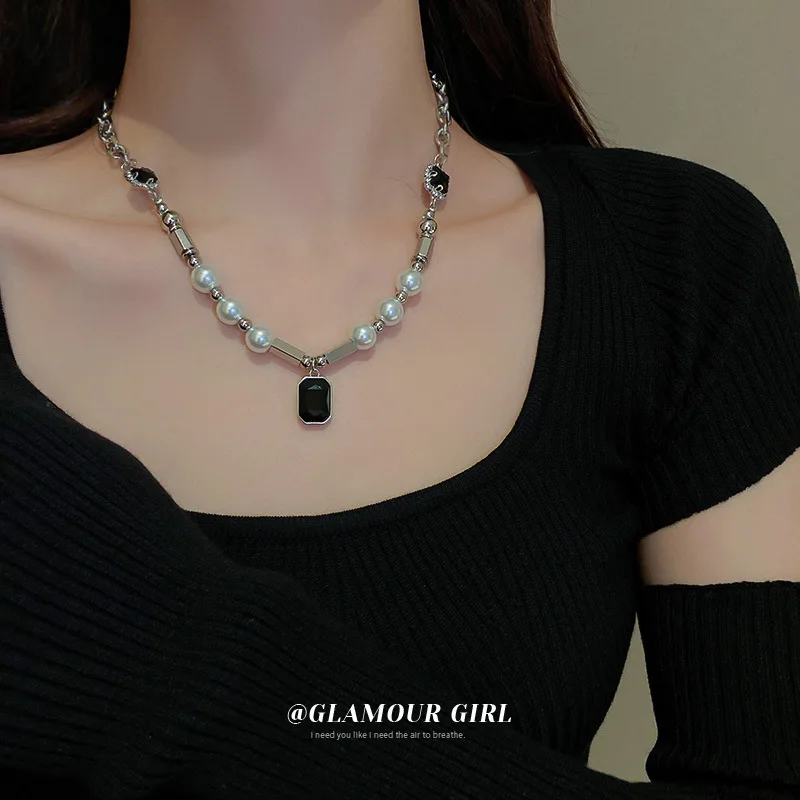 

Korean Style Pearl Diamond Square Pendant Necklace for Women Fashion Design Collarbone Chain Trendy Necklace Girls Jewelry
