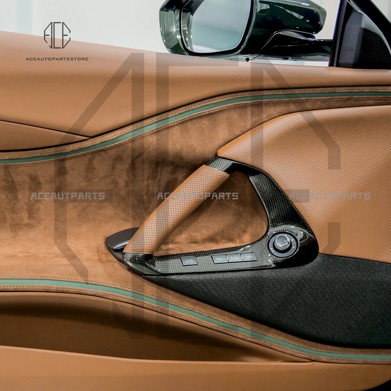 Фото Накладки на внутренние ручки дверей для Ferrari 812, ручки-скобы в стиле OEM, накладки на дверные панели из сухого карбона №4