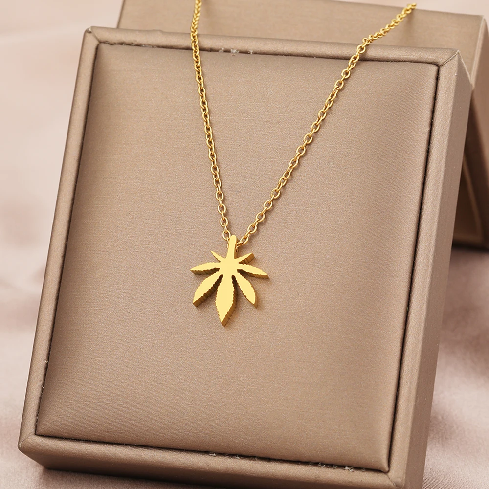

Exquisite Vintage Maple Leaf Amulet Pendant Chain Necklace Fashion Men's Necklace Ladies Jewelry Party Accessories Wholesale