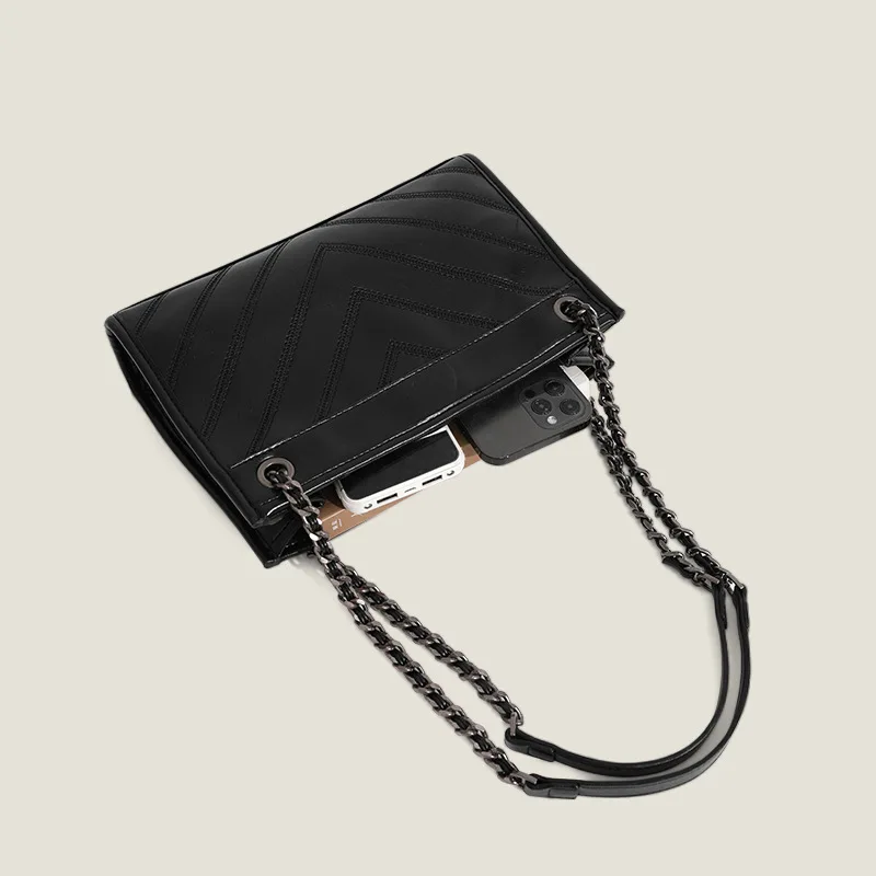 European and American fashion one shoulder messenger handbag New tote bag Women's bag large capacity chain tote bag 2022